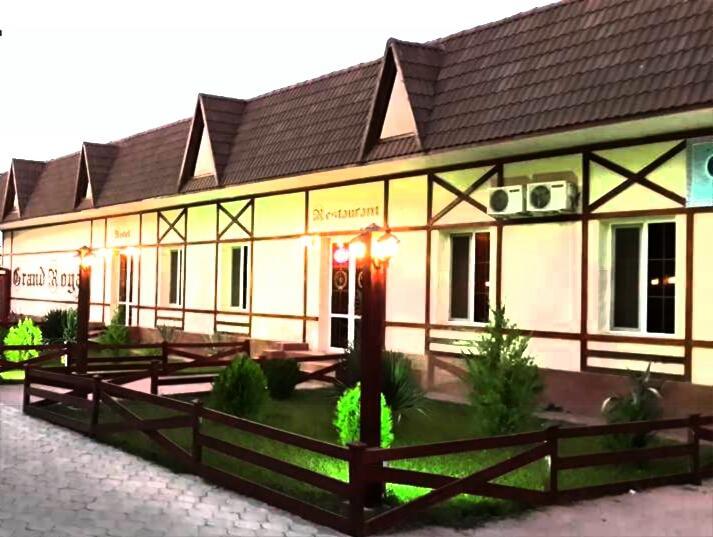 Hotel Grand Royal Jizzax Eksteriør bilde